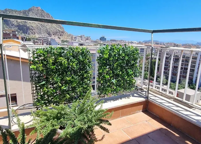 CITY HOUSE&FREE PARKING moderno e spazioso per 6 e 7 persone by Perry-Holiday